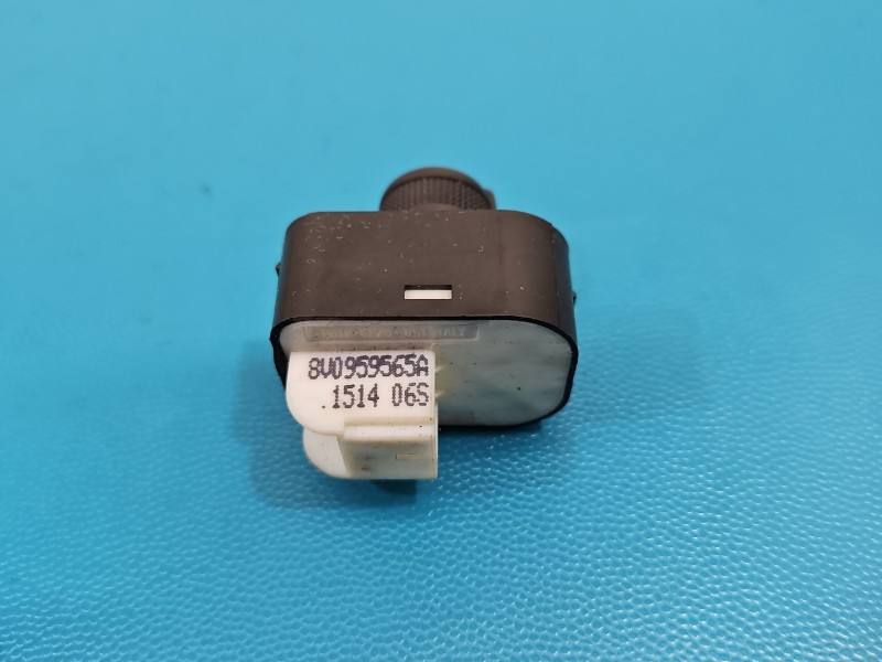 Блок кнопок склопідйомників Audi A3 8V 8V0959565A — фото деталі 3