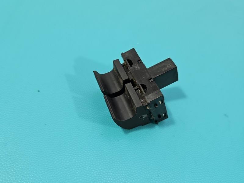 Блок кнопок склопідйомників Volkswagen Caddy 1K3959857C — фото деталі 2