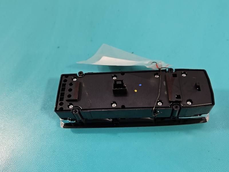 Блок кнопок склопідйомників Mercedes C W204 A2048700151 — фото деталі 5
