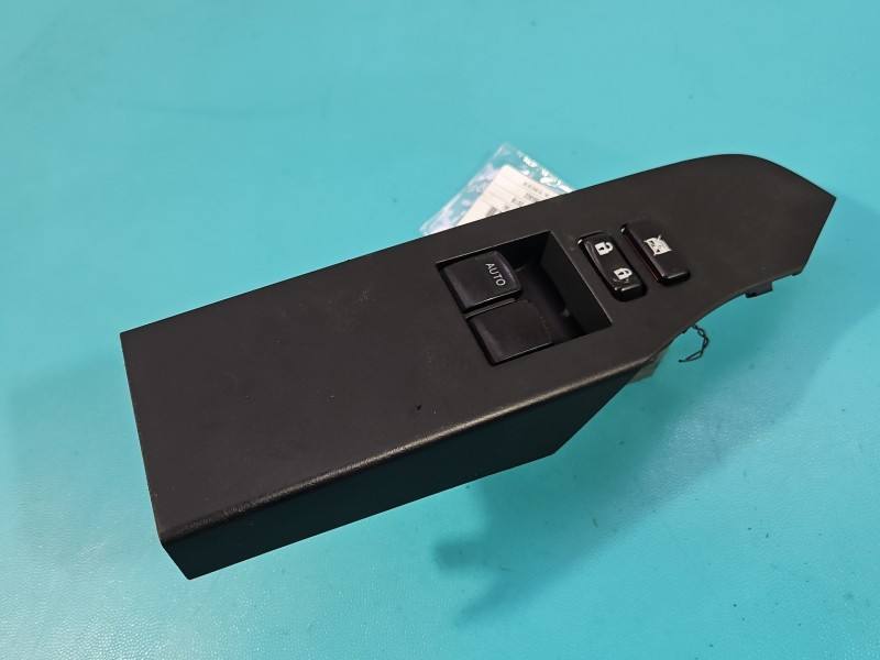 Блок кнопок склопідйомників Toyota Auris 74232-02E10