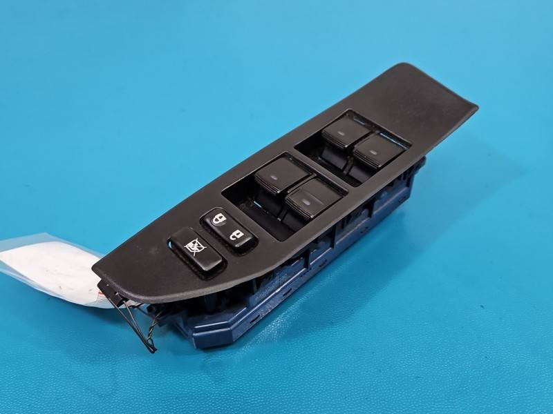 Блок кнопок стеклоподъемников Toyota Verso 84040-0F030