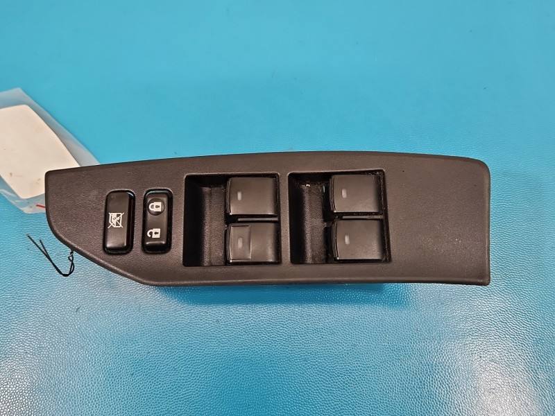 Блок кнопок стеклоподъемников Toyota Verso 84040-0F030 — фото детали 2