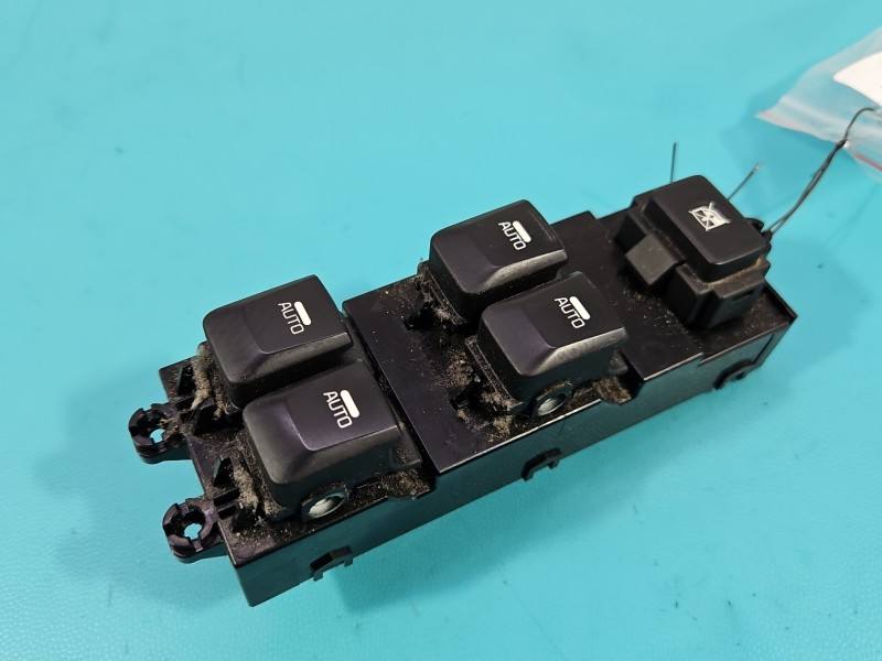 Блок кнопок склопідйомників Kia Ceed 93570-A2000