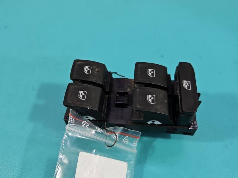 Блок кнопок склопідйомників Skoda Octavia 4 5G0959857D — фото деталі 3