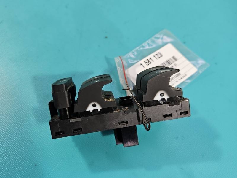 Блок кнопок склопідйомників Skoda Octavia 4 5G0959857D — фото деталі 4