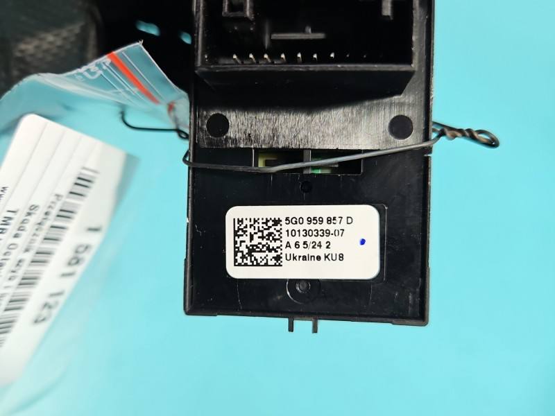 Блок кнопок склопідйомників Skoda Octavia 4 5G0959857D — фото деталі 7