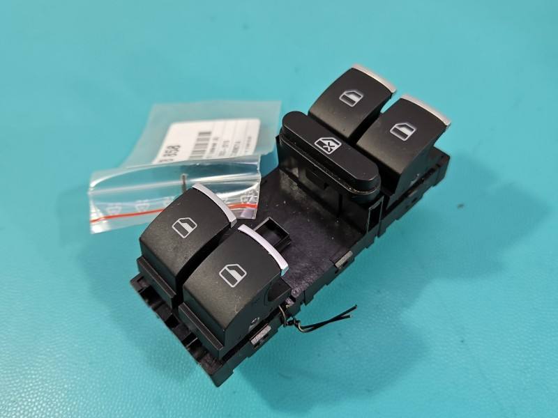 Блок кнопок стеклоподъемников Volkswagen Touran 5K4959857A
