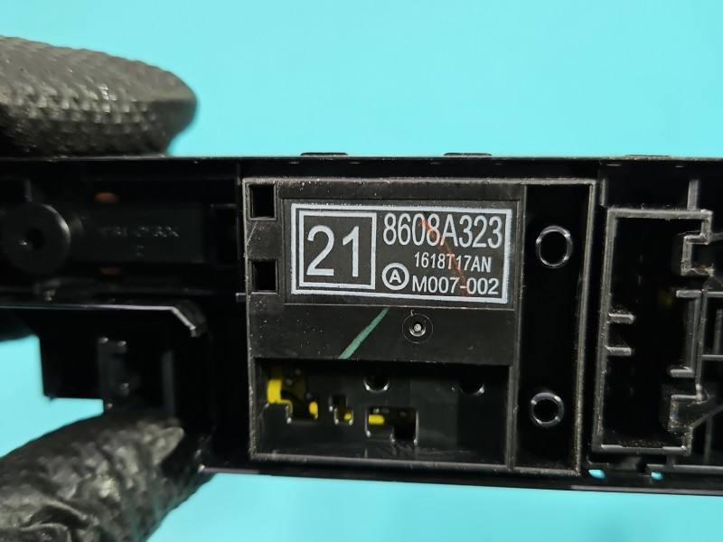 Блок кнопок склопідйомників Mitsubishi Eclipse 8608A323 — фото деталі 7