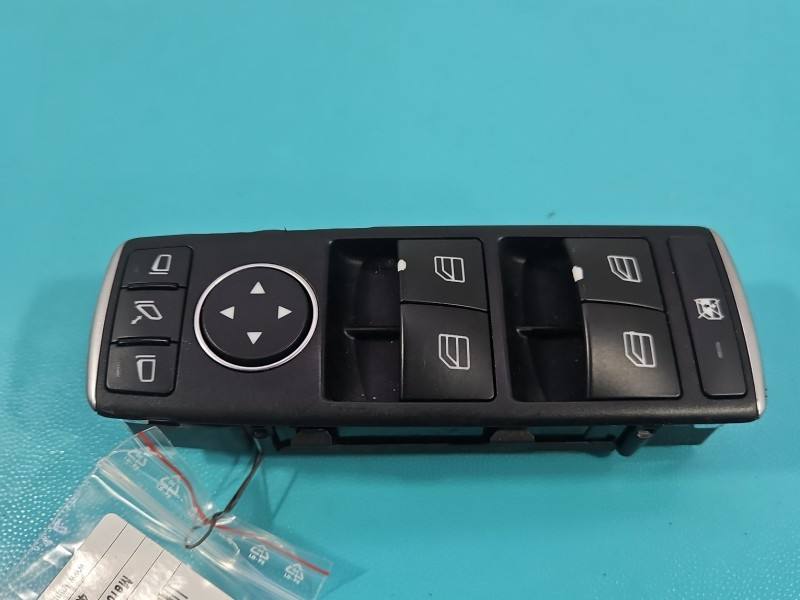 Блок кнопок склопідйомників Mercedes GL X166 A1669054400 — фото деталі 3