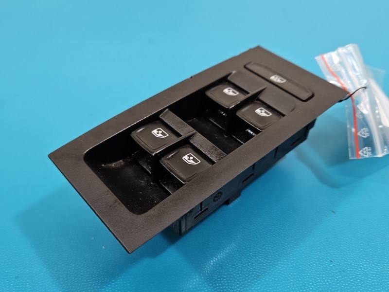 Блок кнопок склопідйомників Skoda Octavia 3 5E0959857A