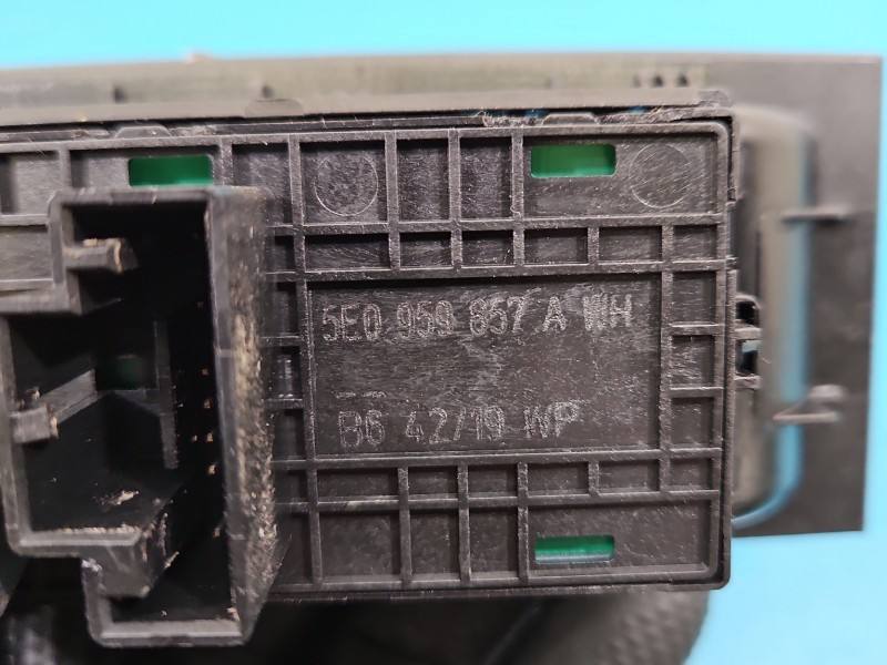Блок кнопок склопідйомників Skoda Octavia 3 5E0959857A — фото деталі 7