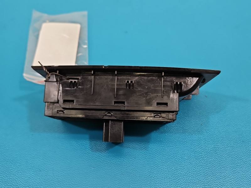 Блок кнопок склопідйомників Skoda Octavia 3 5E0959857A — фото деталі 8