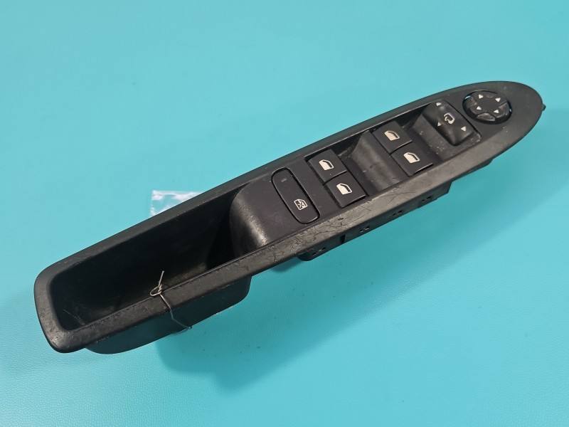 Блок кнопок стеклоподъемников Citroen C4 96657050ZD
