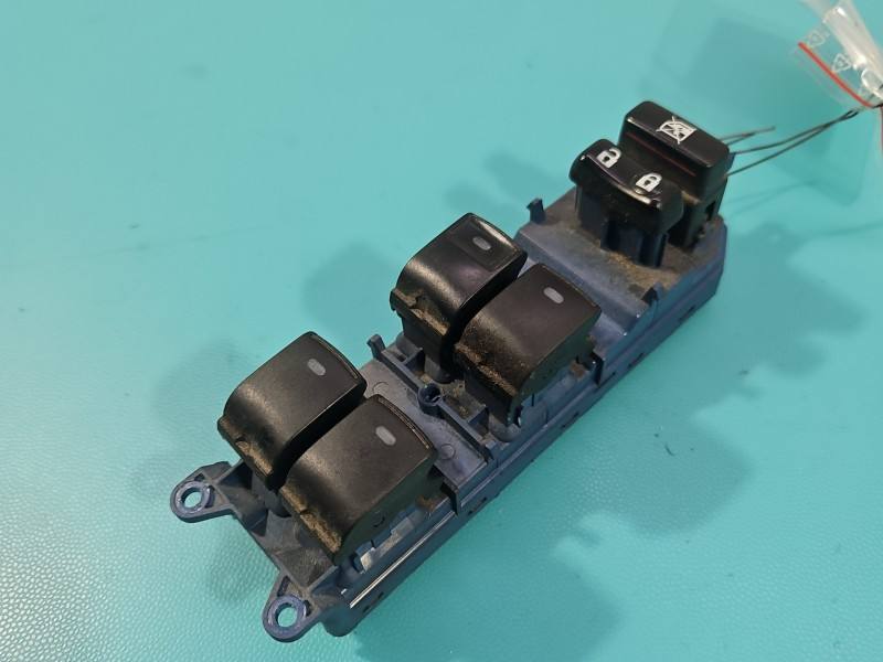 Блок кнопок склопідйомників Toyota Avensis T27 84040-05020