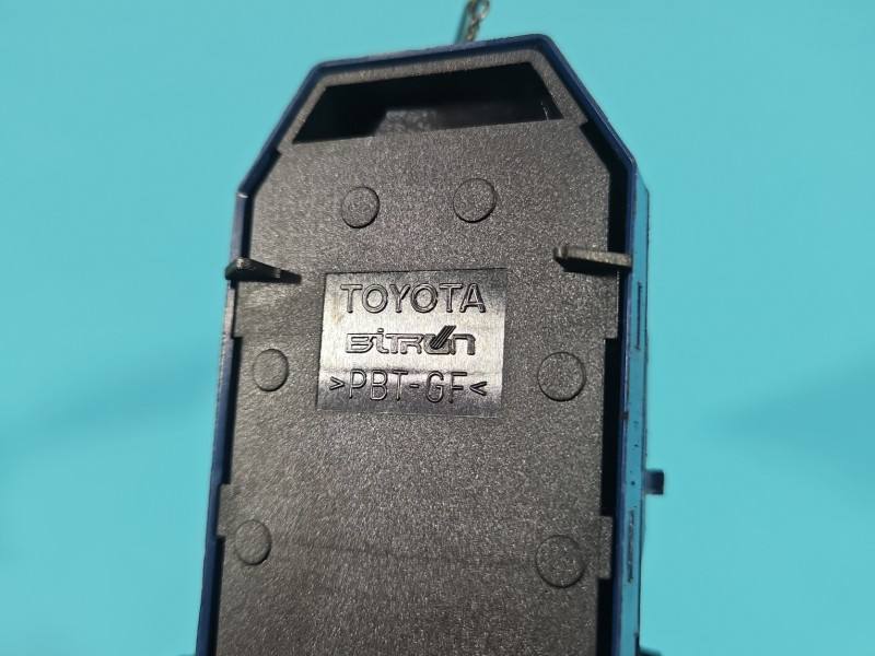 Блок кнопок склопідйомників Toyota Avensis T27 84040-05020 — фото деталі 6
