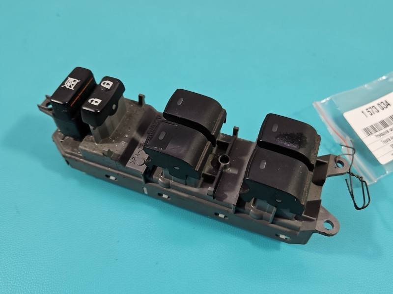 Блок кнопок склопідйомників Toyota Auris 515220