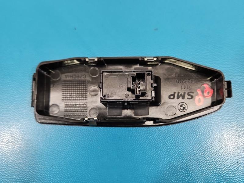 Блок кнопок стеклоподъемников BMW IX1 U11 9423240 — фото детали 4