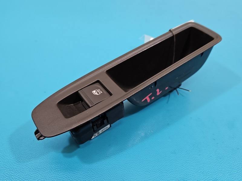 Блок кнопок склопідйомників Dacia Duster P254218388R