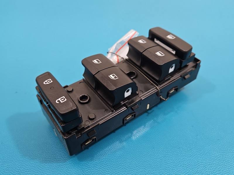 Блок кнопок склопідйомників Hyundai Elantra 93571-AA1004X