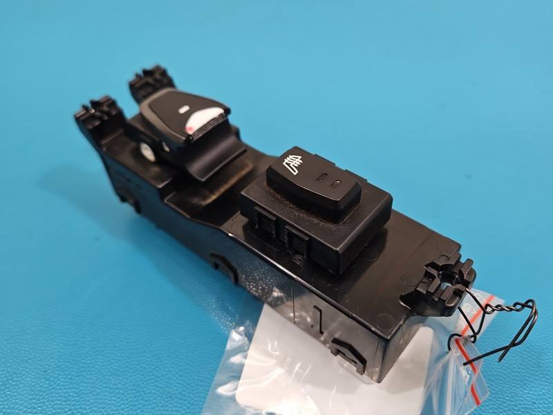 Блок кнопок склопідйомників Hyundai Santa Fe 93580-2W101
