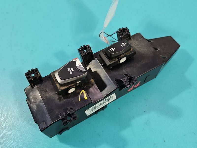 Блок кнопок склопідйомників Hyundai Santa Fe 93575-4Z300