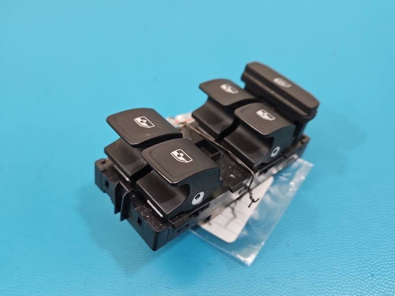 Блок кнопок склопідйомників Skoda Octavia 4 5G0959857D