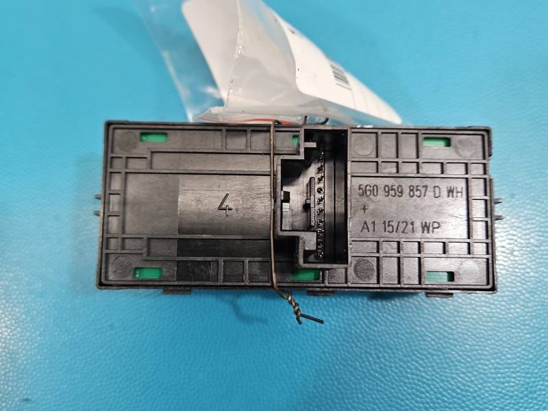 Блок кнопок склопідйомників Skoda Octavia 4 5G0959857D — фото деталі 4