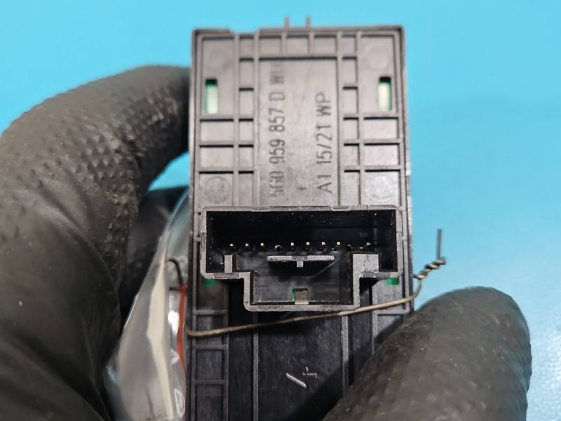 Блок кнопок склопідйомників Skoda Octavia 4 5G0959857D — фото деталі 5