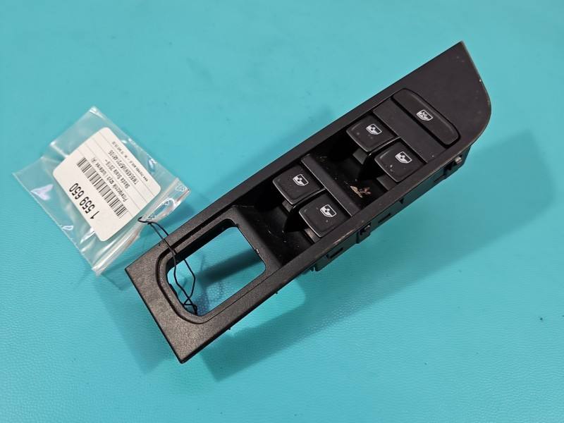 Блок кнопок стеклоподъемников Skoda Scala 5G0959857D — фото детали 3