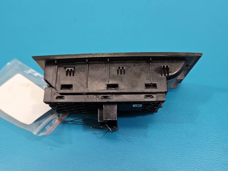 Блок кнопок склопідйомників Skoda Octavia 3 5E0959857A — фото деталі 3