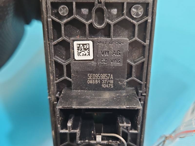 Блок кнопок склопідйомників Skoda Octavia 3 5E0959857A — фото деталі 6