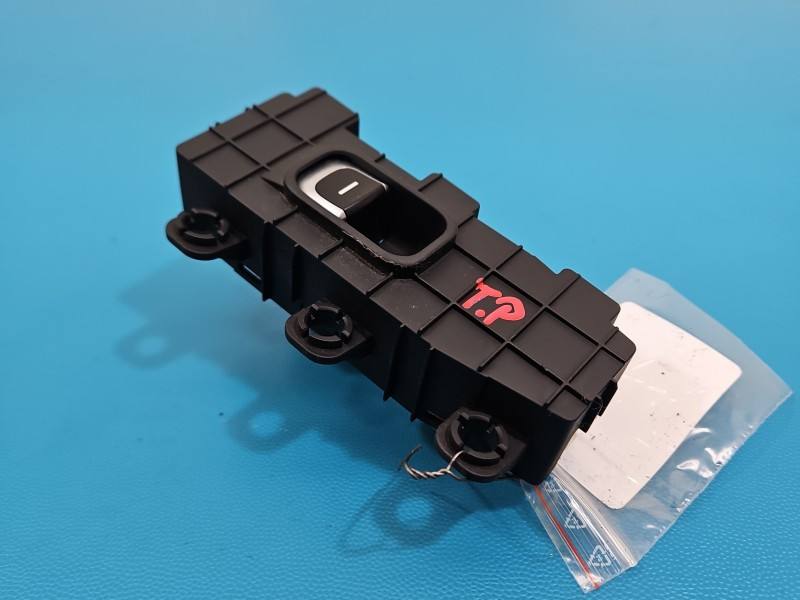 Блок кнопок склопідйомників Kia Niro 93590-G5550