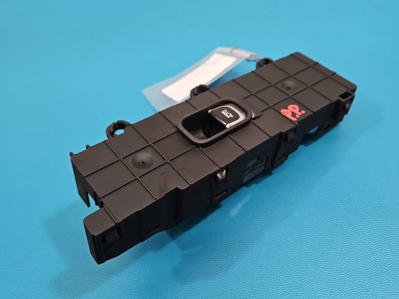 Блок кнопок склопідйомників Kia Niro 93575-G5400