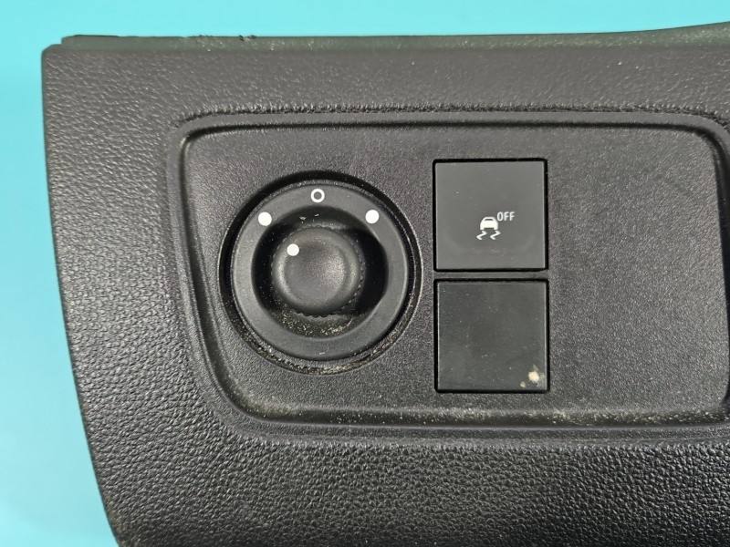 Блок кнопок склопідйомників Renault Express 681950789R — фото деталі 3