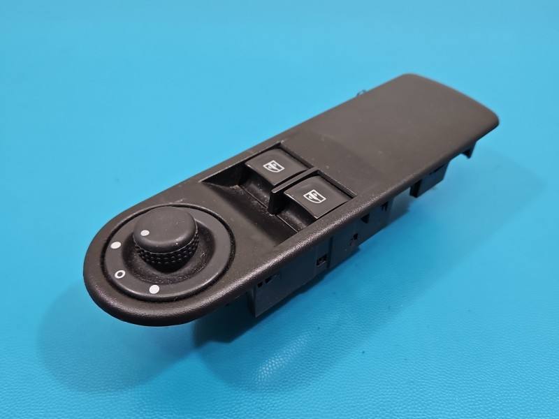 Блок кнопок склопідйомників Renault Clio 809611667R