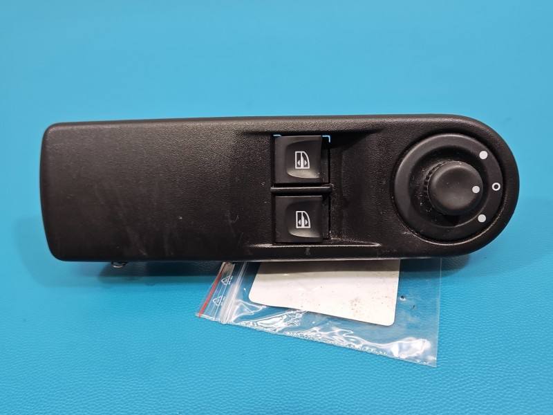 Блок кнопок склопідйомників Renault Clio 809611667R — фото деталі 2