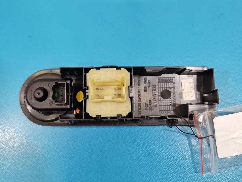 Блок кнопок склопідйомників Renault Clio 809611667R — фото деталі 3