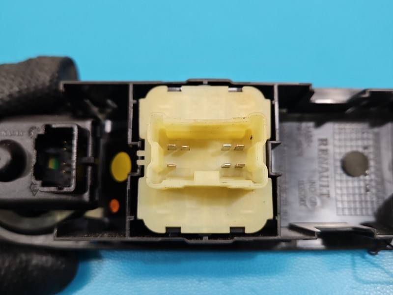Блок кнопок склопідйомників Renault Clio 809611667R — фото деталі 4