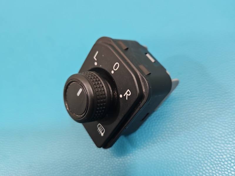 Блок кнопок склопідйомників Volkswagen Tiguan 3G0959565B
