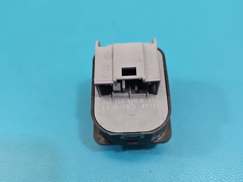 Блок кнопок склопідйомників Volkswagen Tiguan 3G0959565B — фото деталі 4