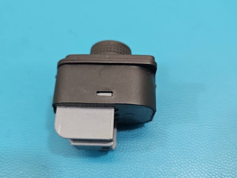 Блок кнопок склопідйомників Volkswagen Tiguan 3G0959565B — фото деталі 7