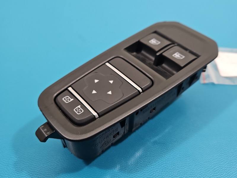 Блок кнопок склопідйомників Renault Trafic 809617863R