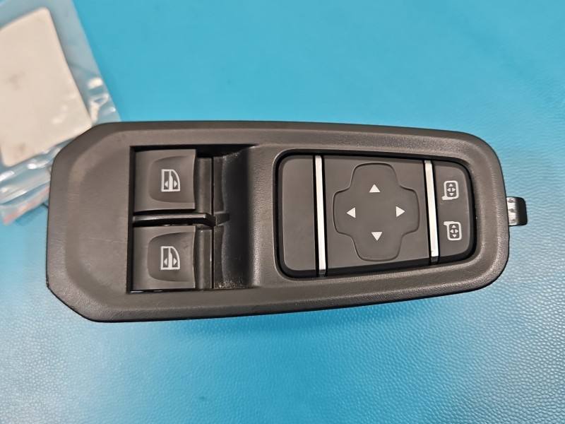 Блок кнопок склопідйомників Renault Trafic 809617863R — фото деталі 2