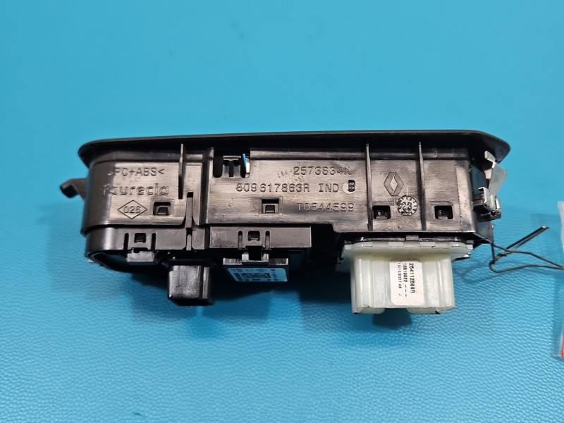 Блок кнопок склопідйомників Renault Trafic 809617863R — фото деталі 3