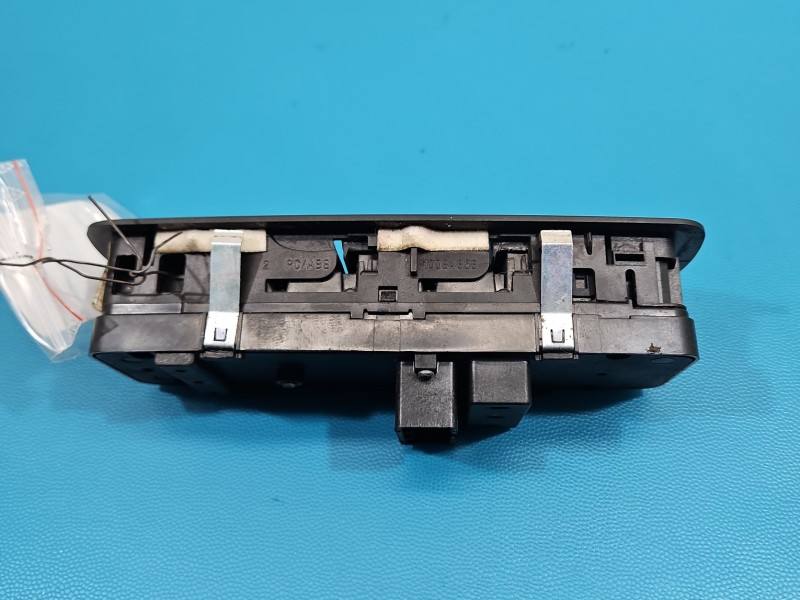 Блок кнопок стеклоподъемников Fiat Freemont 68139806AB — фото детали 3