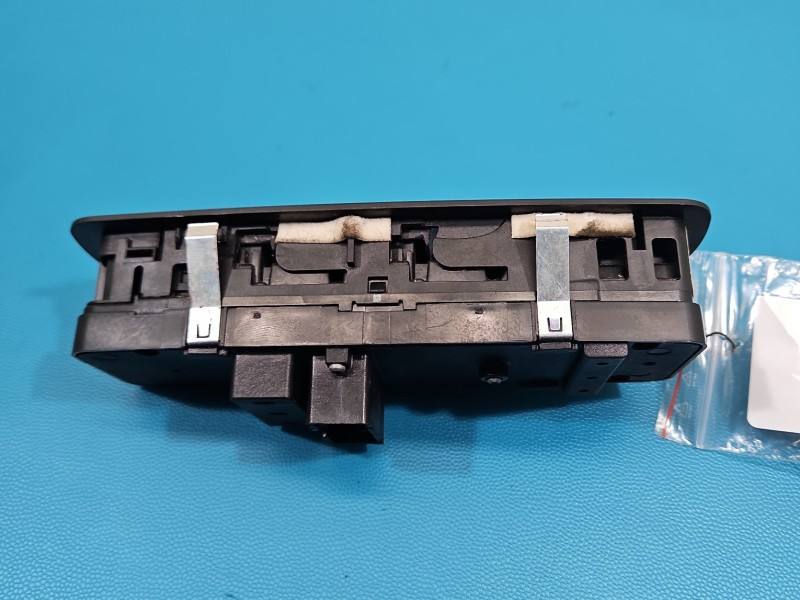 Блок кнопок стеклоподъемников Fiat Freemont 68139806AB — фото детали 7