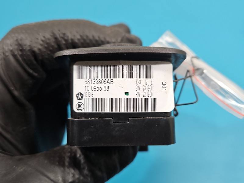 Блок кнопок стеклоподъемников Fiat Freemont 68139806AB — фото детали 8