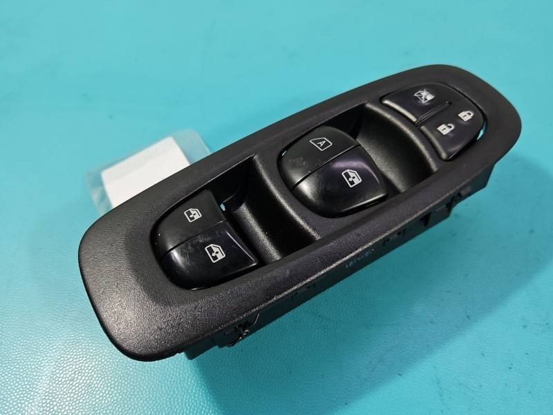 Блок кнопок склопідйомників Renault Kadjar 254011766R