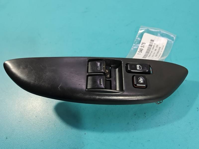 Блок кнопок склопідйомників Toyota Yaris 1 — фото деталі 2