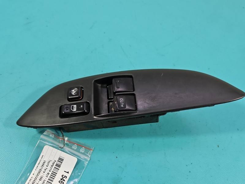 Блок кнопок склопідйомників Toyota Yaris 1 — фото деталі 3